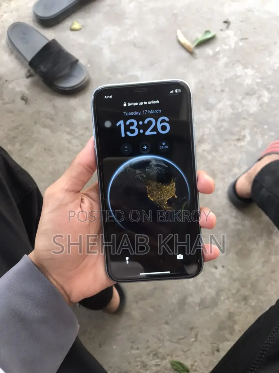 Apple iPhone XR . (Used)