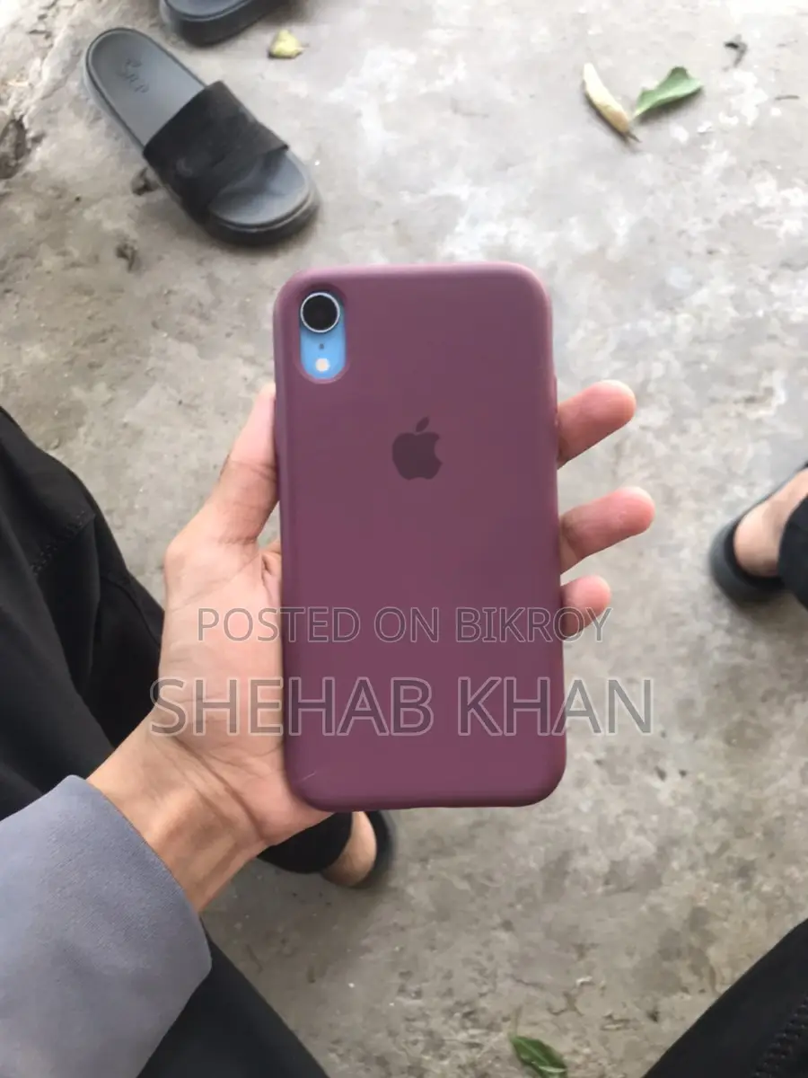 Apple iPhone XR . (Used)