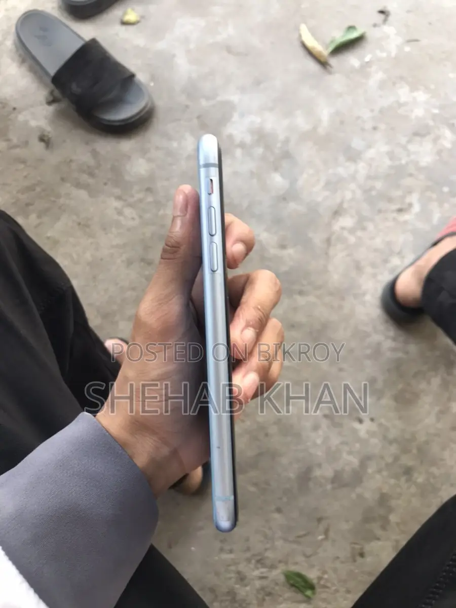 Apple iPhone XR . (Used)