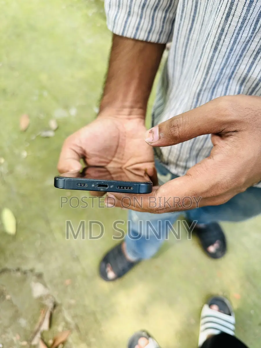 Apple iPhone 13 (Used)