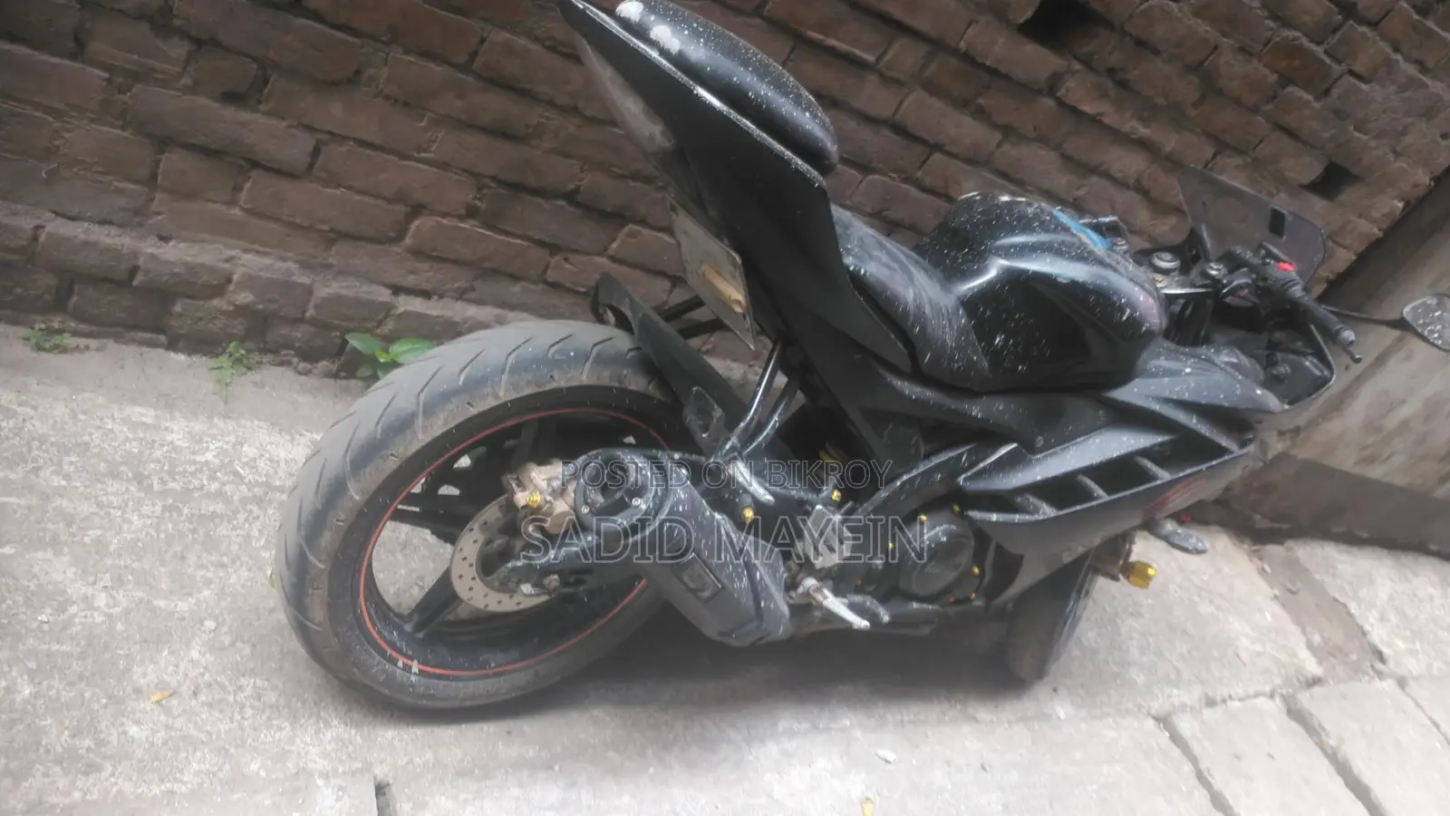Yamaha R15 V2 . 2013