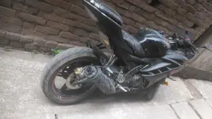 Yamaha R15 V2 . 2013