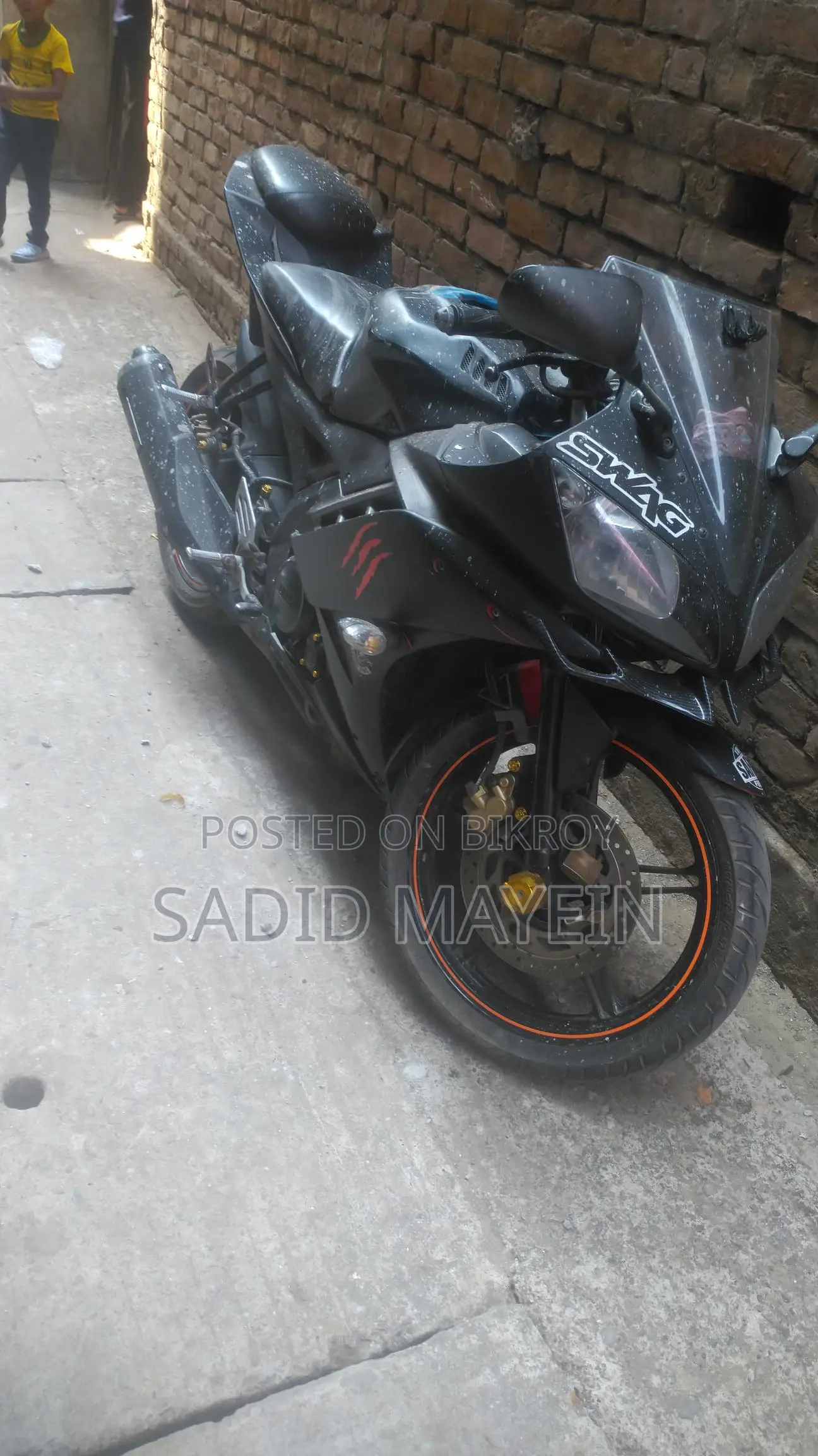 Yamaha R15 V2 . 2013