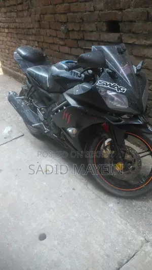 Yamaha R15 V2 . 2013