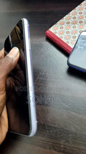 Apple iPhone 11 . (Used)
