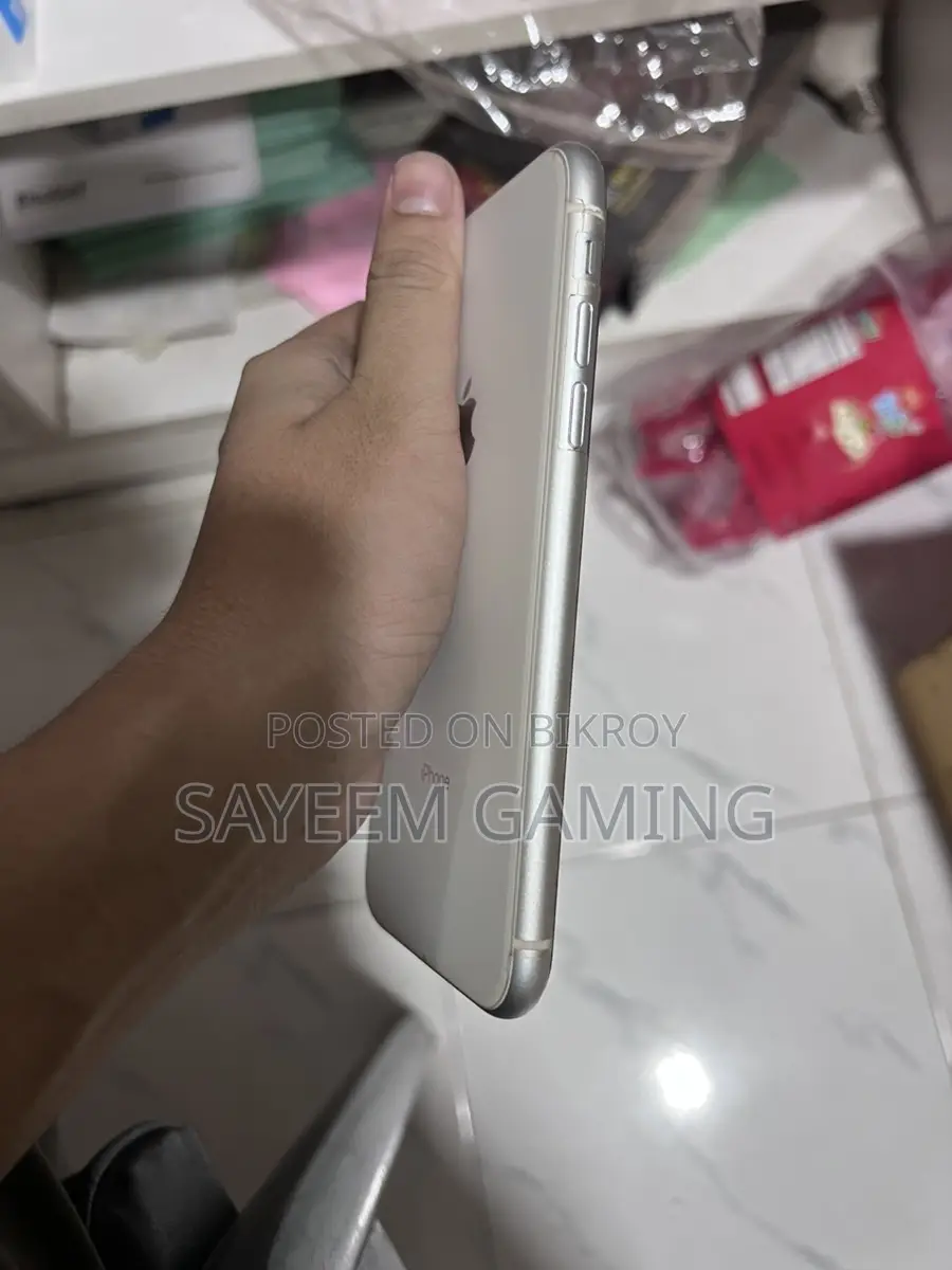 Apple iPhone XR (Used)