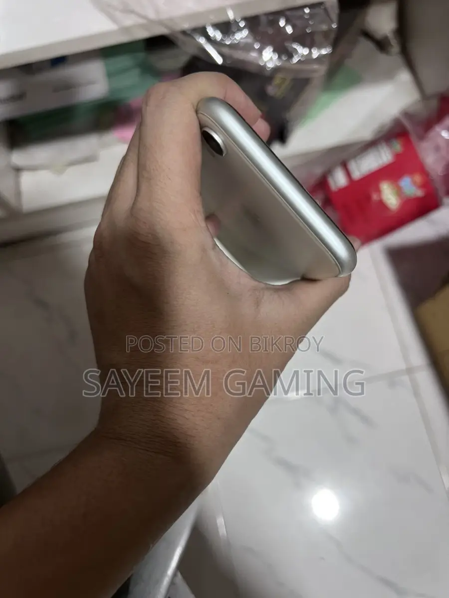 Apple iPhone XR (Used)