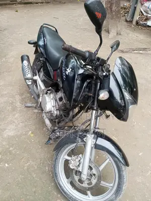 Bajaj Pulsar 180 . 2015