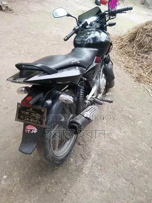 Bajaj Pulsar 180 . 2015
