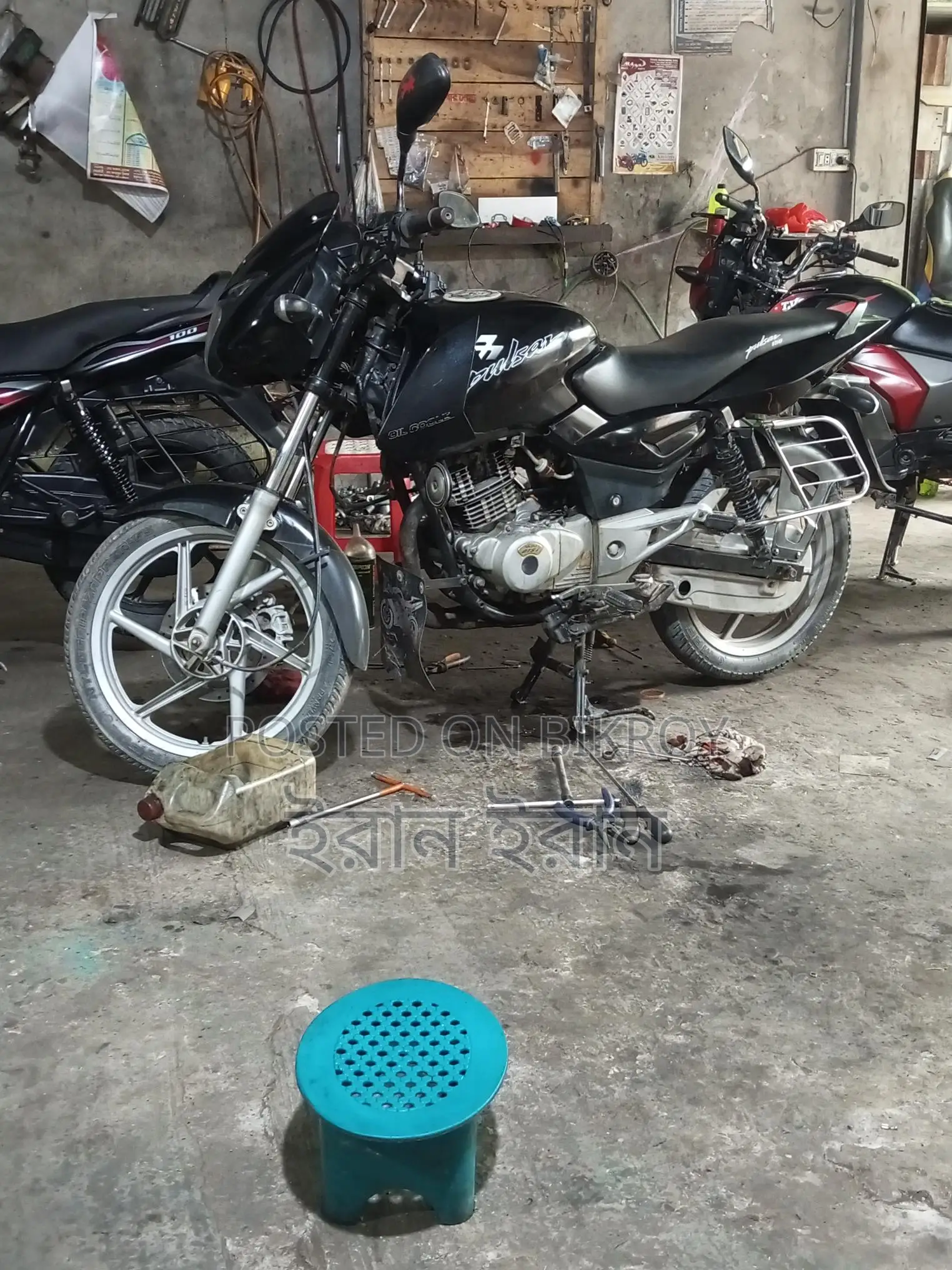 Bajaj Pulsar 180 . 2015