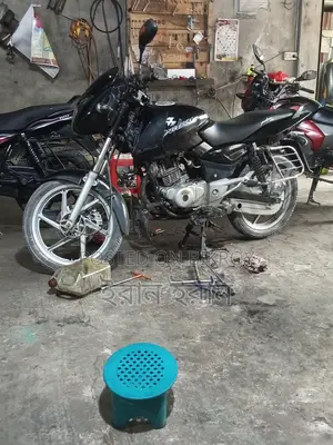 Bajaj Pulsar 180 . 2015