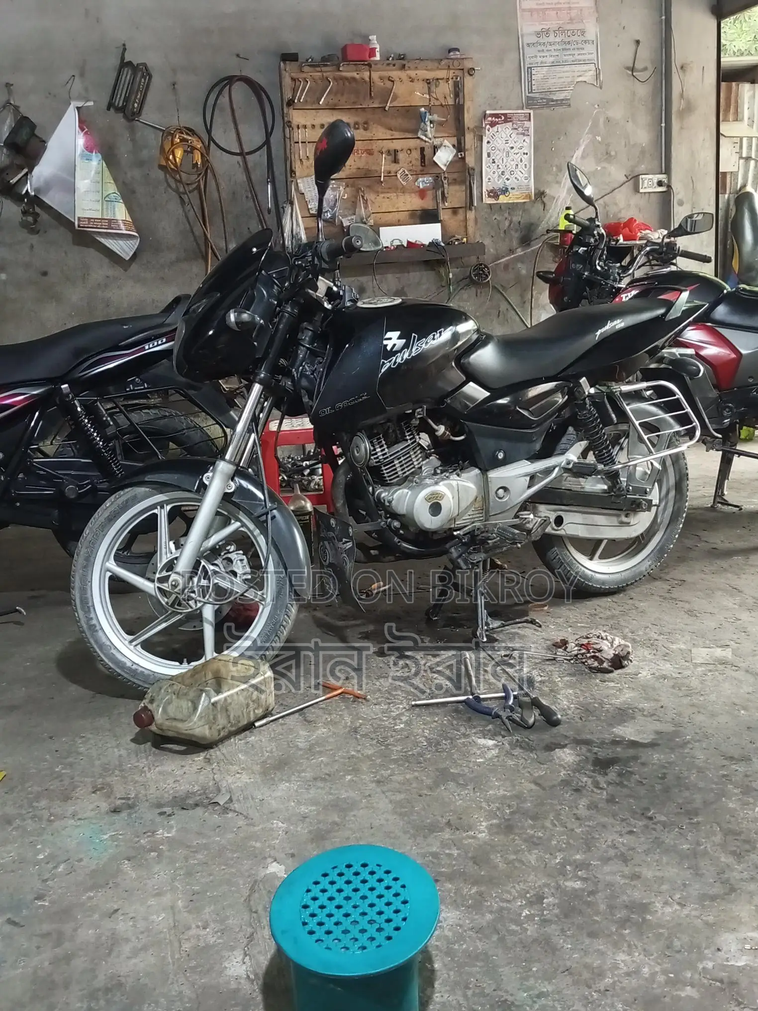 Bajaj Pulsar 180 . 2015
