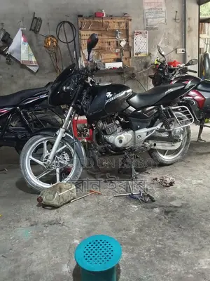Bajaj Pulsar 180 . 2015