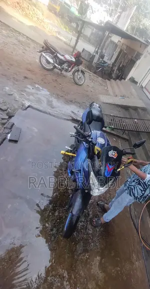 Bajaj Pulsar AS . 2016