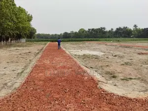 কুষ্টিয়া পৌরসভার মধ্যে ন্যায্য মূল্যে জমি কিনুন। ব্রিটিশ টোবাকোর পিছনে।