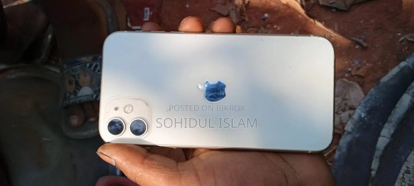 Apple iPhone 11 . (Used)