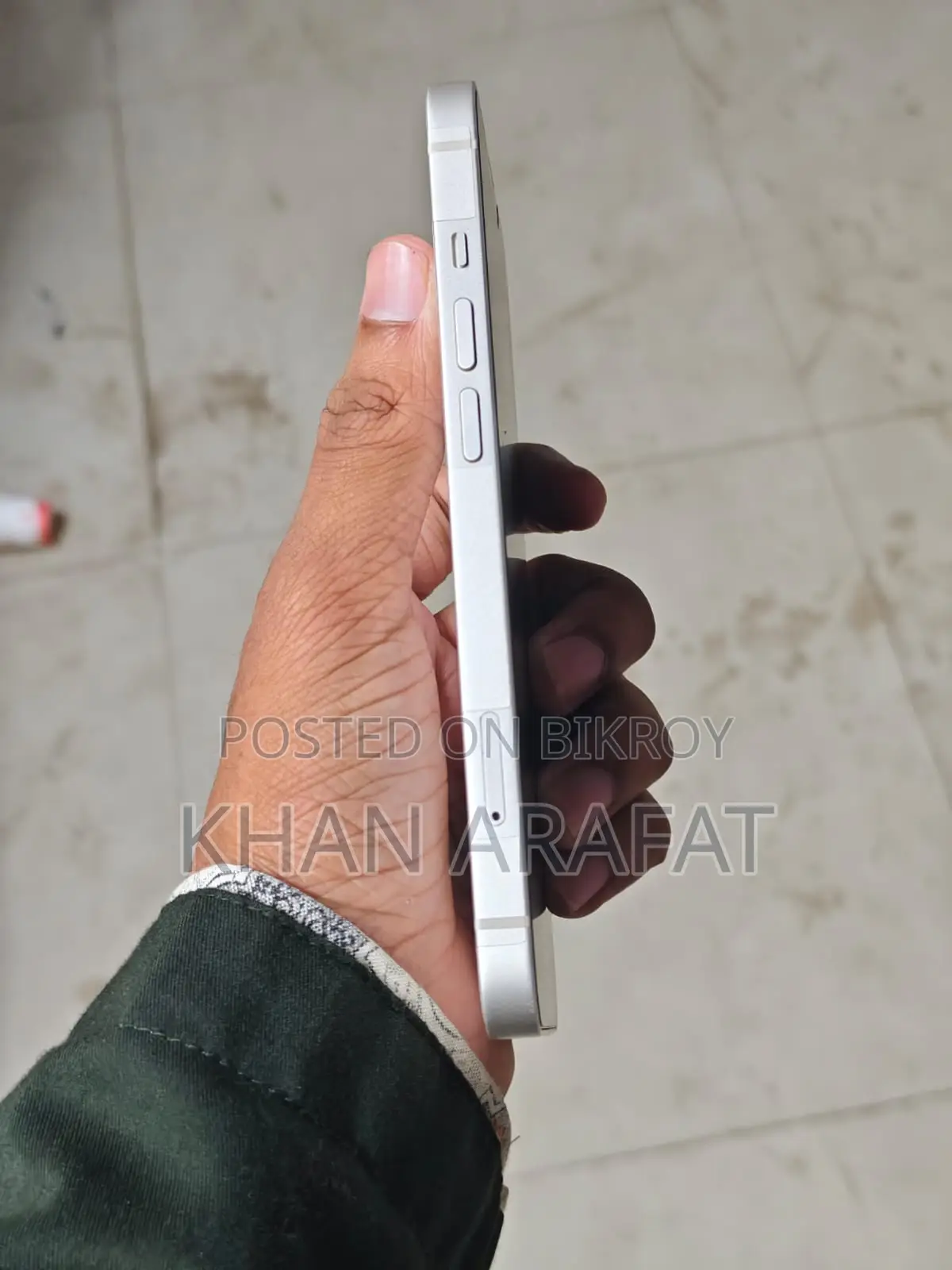 Apple iPhone 13 (Used)