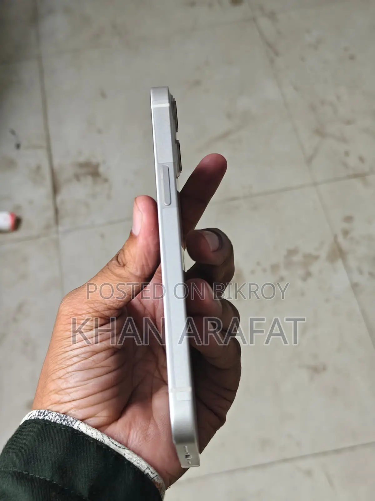 Apple iPhone 13 (Used)