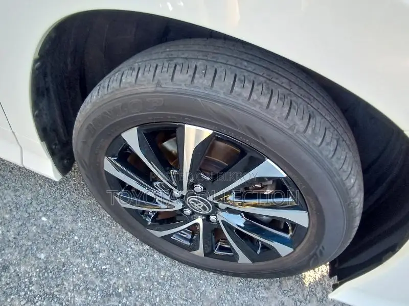 Toyota Noah SZ HYBRID FULL LOAD 2023