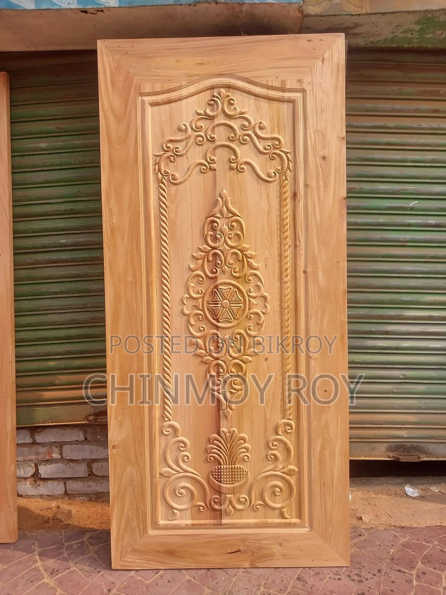 কাঠের দরজা