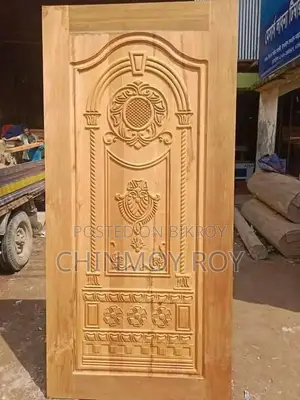 কাঠের দরজা