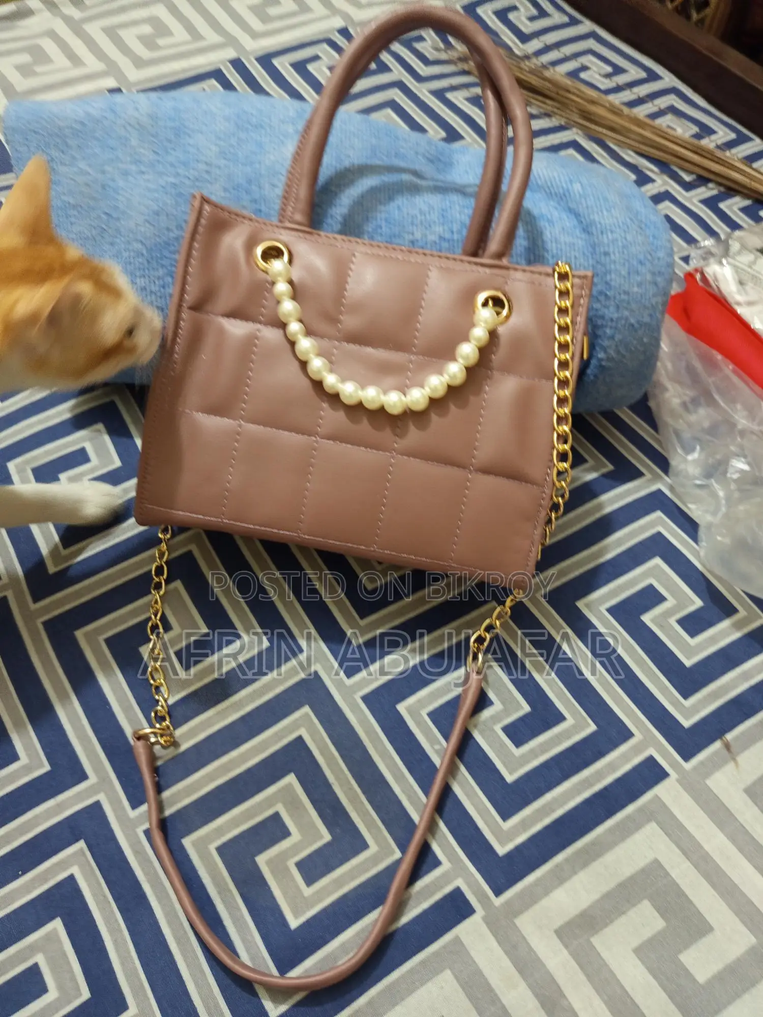 Luxury-Style Pearl Chain Handbag