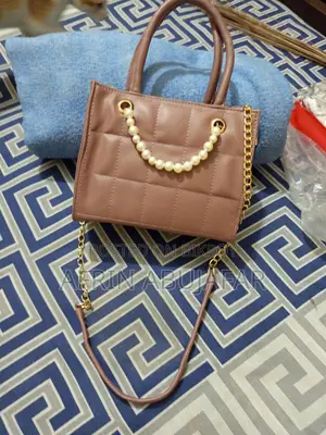 Luxury-Style Pearl Chain Handbag