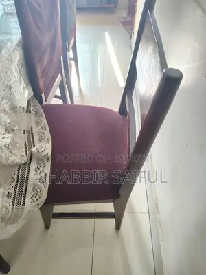 Old Used Dining Table With 5 Chair