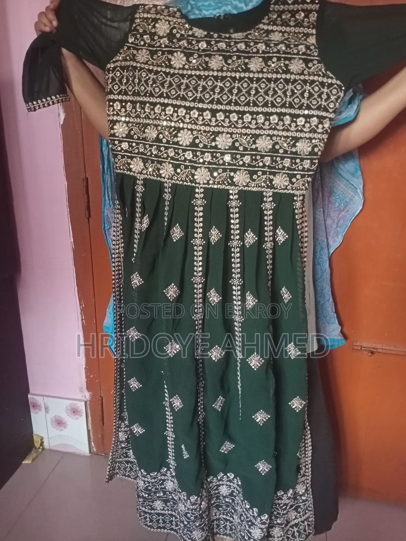 Naira Cutting Dress