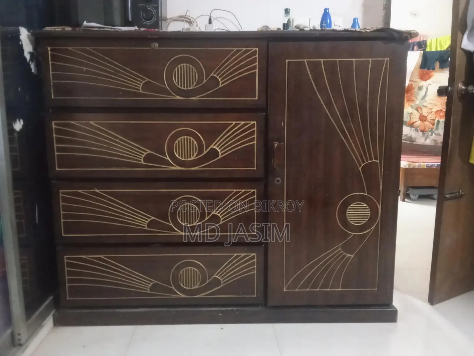 Selling a Wardrobe as I am moving to my hometown