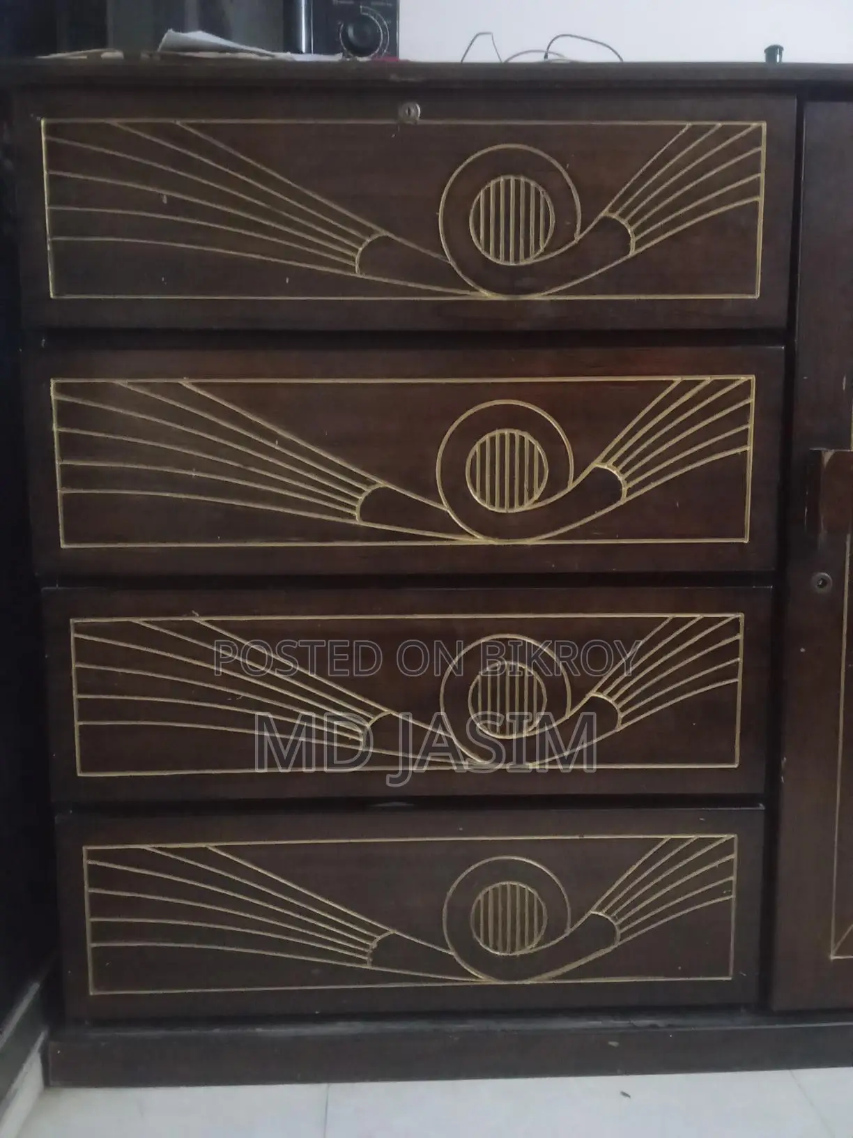 Selling a Wardrobe as I am moving to my hometown