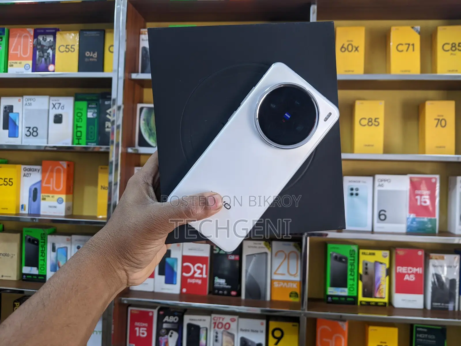 Vivo X200 . (Used)
