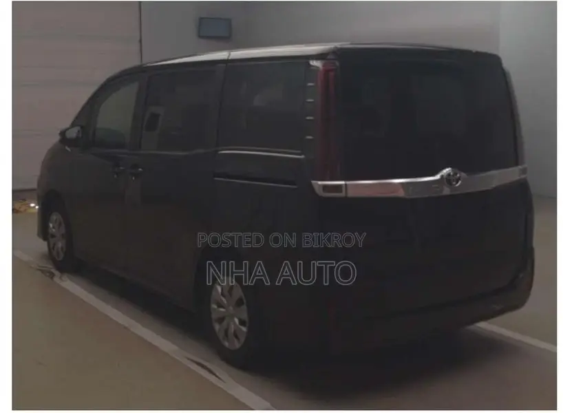 Toyota Noah X HYBRID 2021