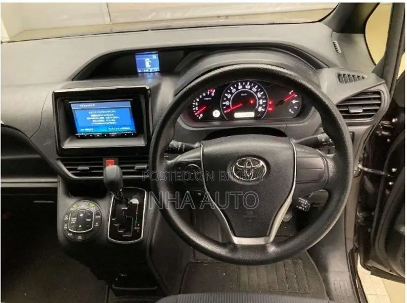 Toyota Noah X HYBRID 2021