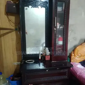 ড্রেসিং টেবিল