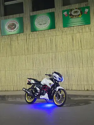 TVS Apache RTR . 2016