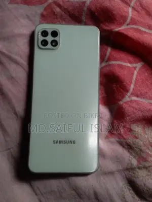 Samsung Galaxy S22 . (Used)