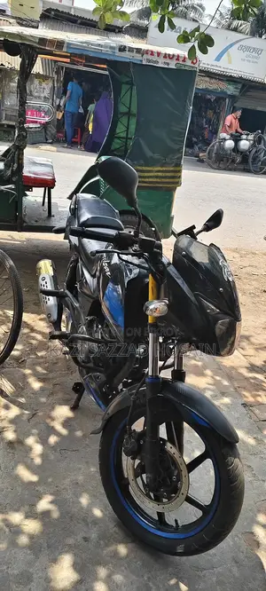 Bajaj Pulsar 150 . 2021