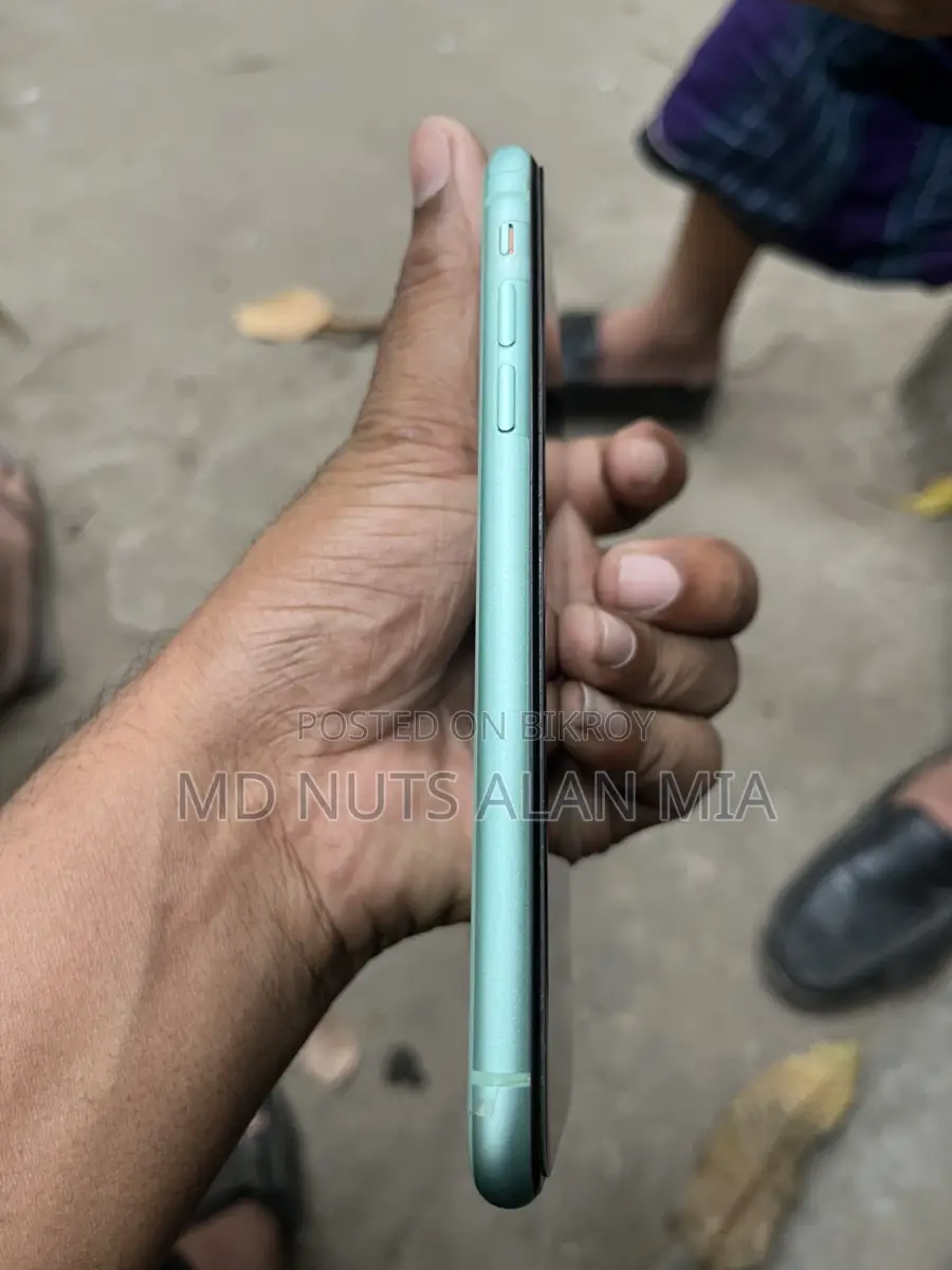 Apple iPhone 11 (Used)