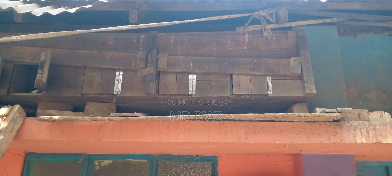 কবুতরের কাঠের বাসা