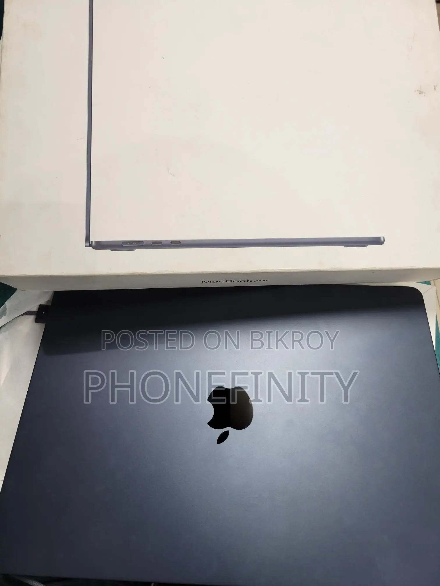 MacBook Air M3 8/256gb 15"