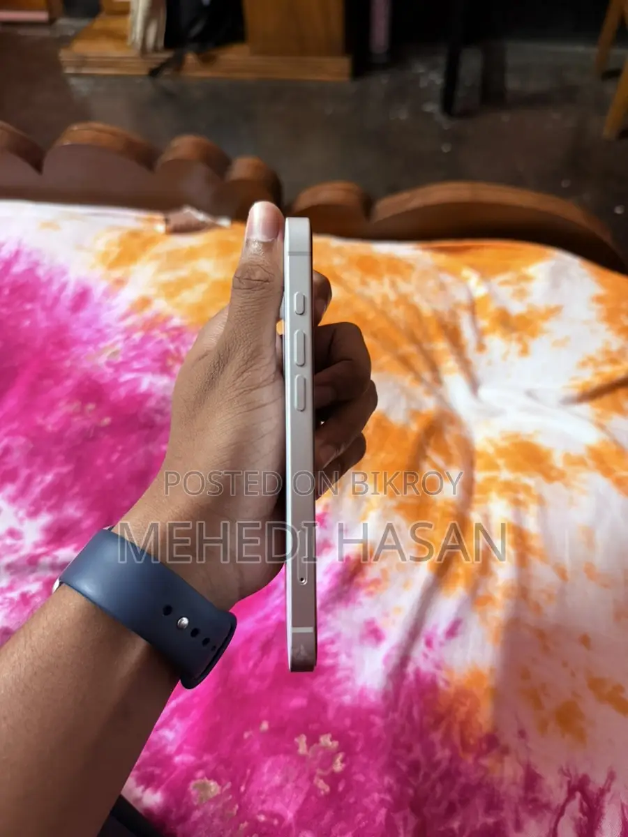 Apple iPhone 16e (Used)