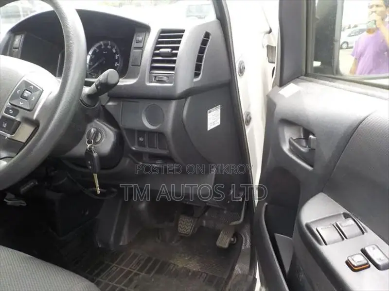 Toyota Hiace AMBULANCE 4.0 WHITE 2020