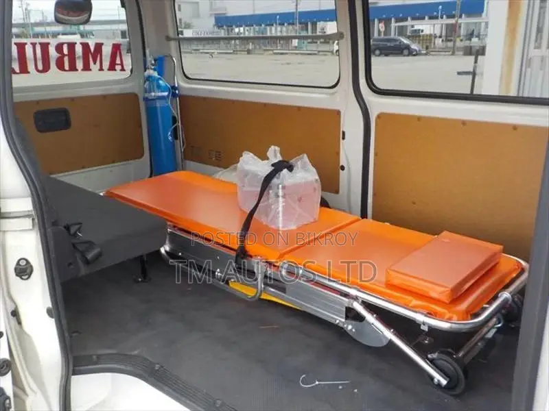 Toyota Hiace AMBULANCE 4.0 WHITE 2020