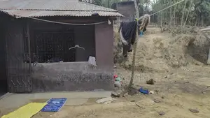 একটি বাড়ি বিক্রি করা হবে