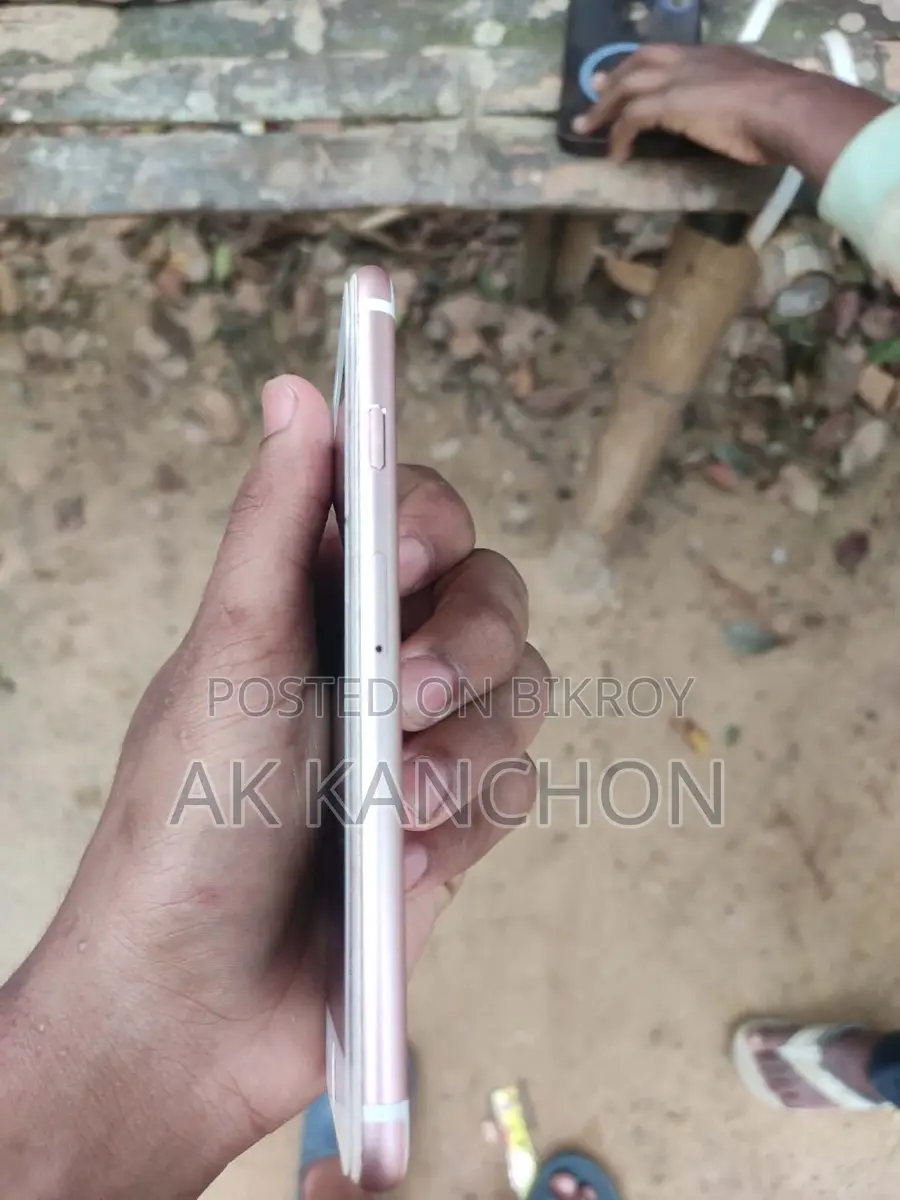 Apple iPhone 6S . (Used)