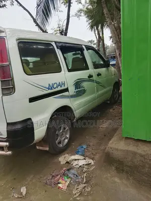 Toyota Noah 2001