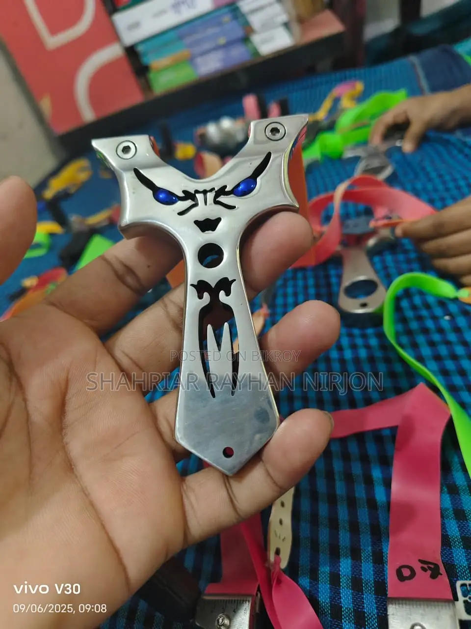 চায়না বাটুল, স্লিংশট, গুলটি