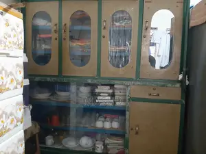 ওয়ার্ডরোব এবং শোকেস