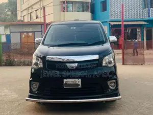 Toyota Noah Si 2011